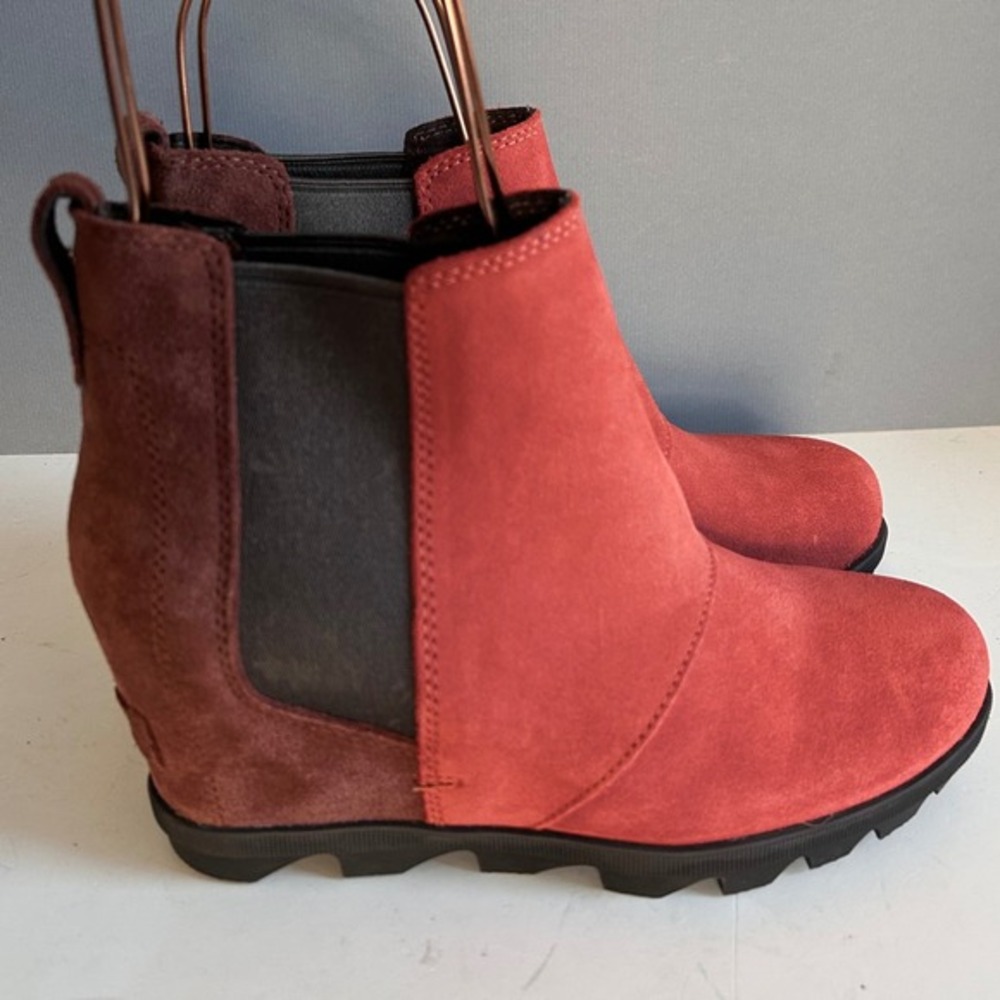 Sorel‎ Boots Womens Size 8 Red Suede Wedge Ankle Booties Pull on